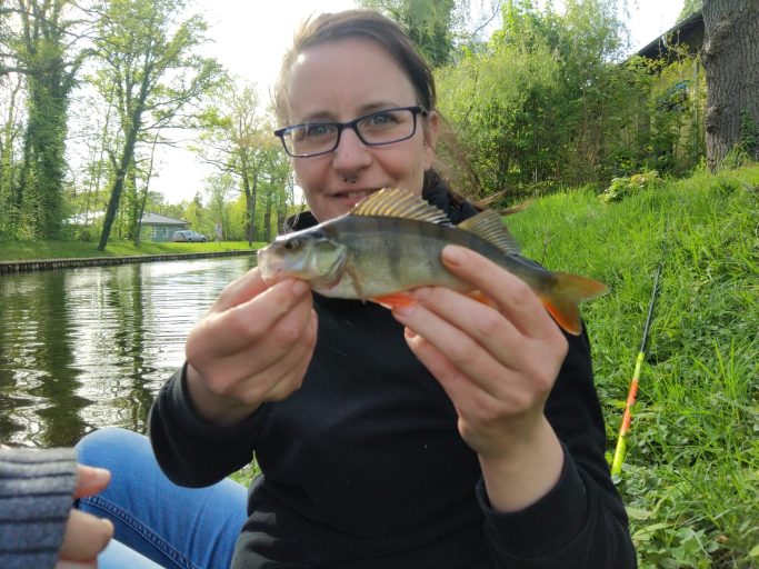 Bild 14. Jenny mit kleinem aber feinen Barsch