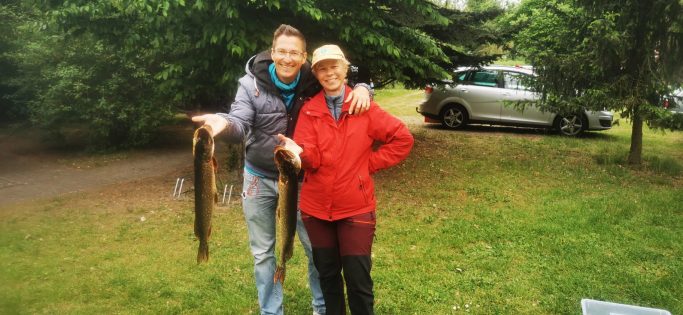 Bild 12. Katrin & Hannes Kopf an Kopf mit zwei Hechten